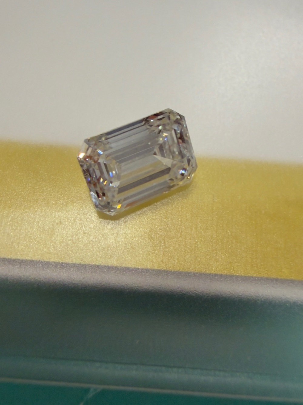 💎 Lab-Grown Diamond – 3.07 CT Emerald Cut – IGI Certified - Picture 3 of 4